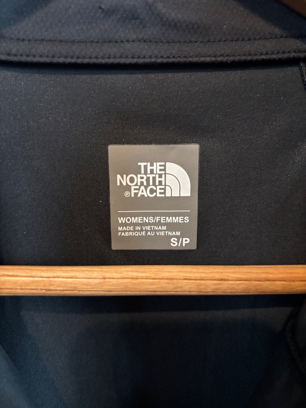 The North Face women’s Black Full-Zip Performance Jacket - Picture 2 of 2